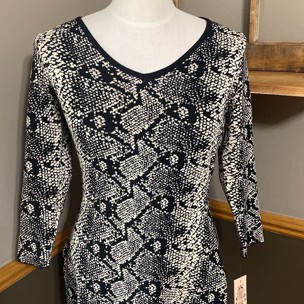 Nanette Lepore black & cream v neck 3/4 sleeve body con knit dress size medium - Picture 4 of 8